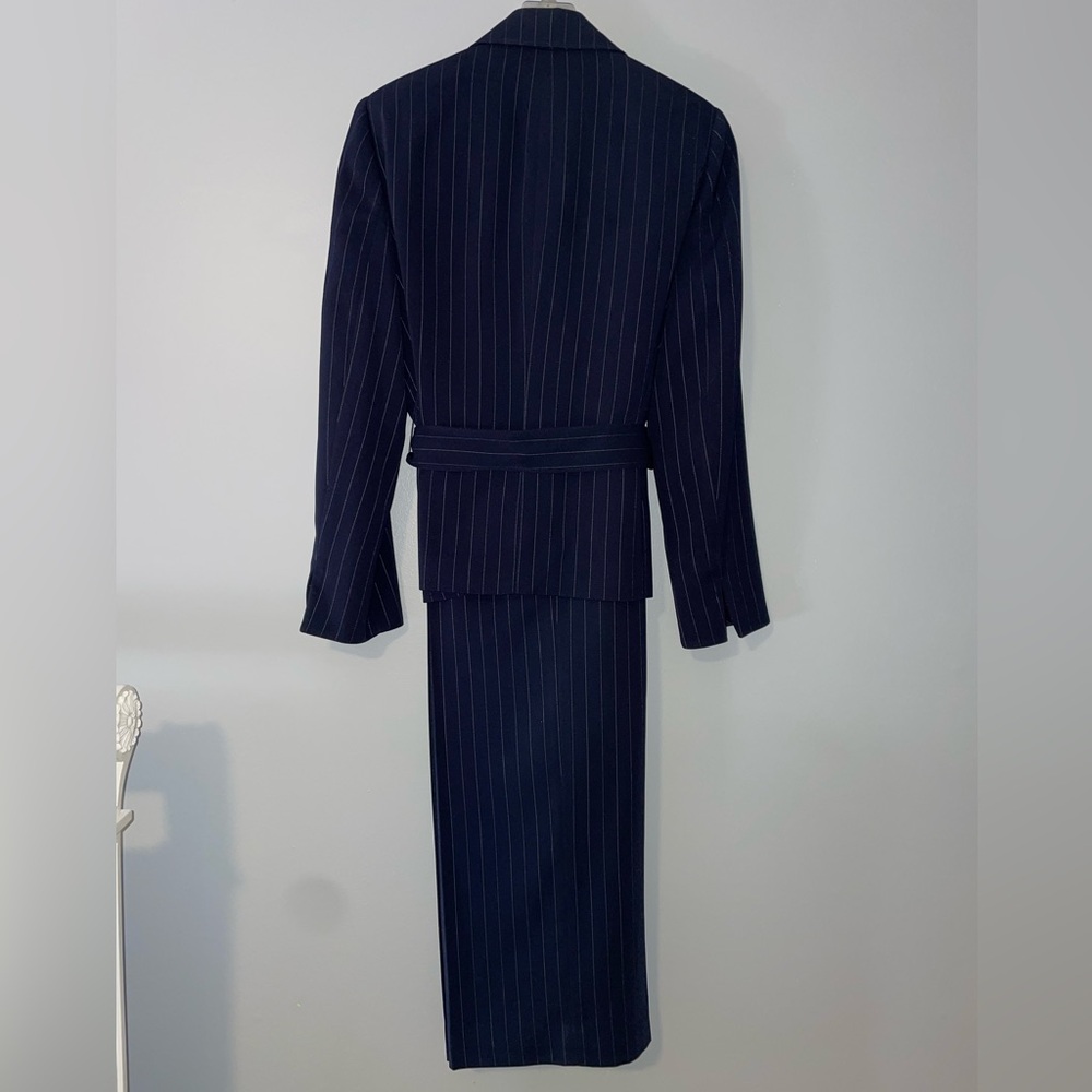 📖Le Suit Dark Blue Pinstripe Blazer with Belt - Picture 5 of 15